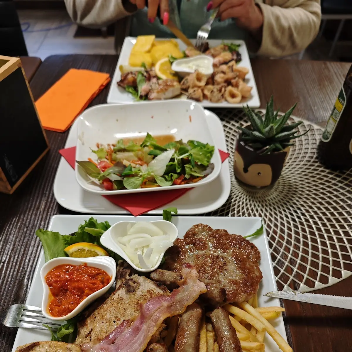 Grillteller Für 1 Person Und Tris Calamari Mit Polenta