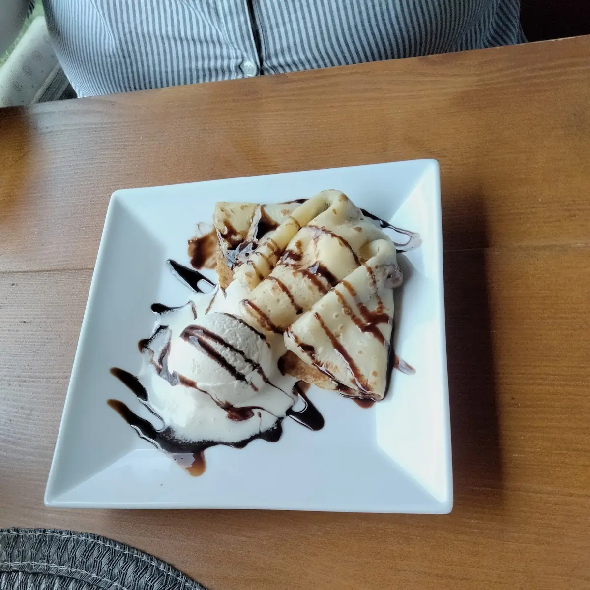 Haselnusscrème Palatschinken Mit Eis