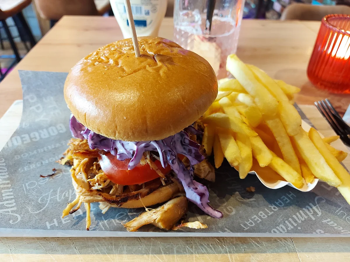 Hamburger Mit Zerkleinertem Hähnchen