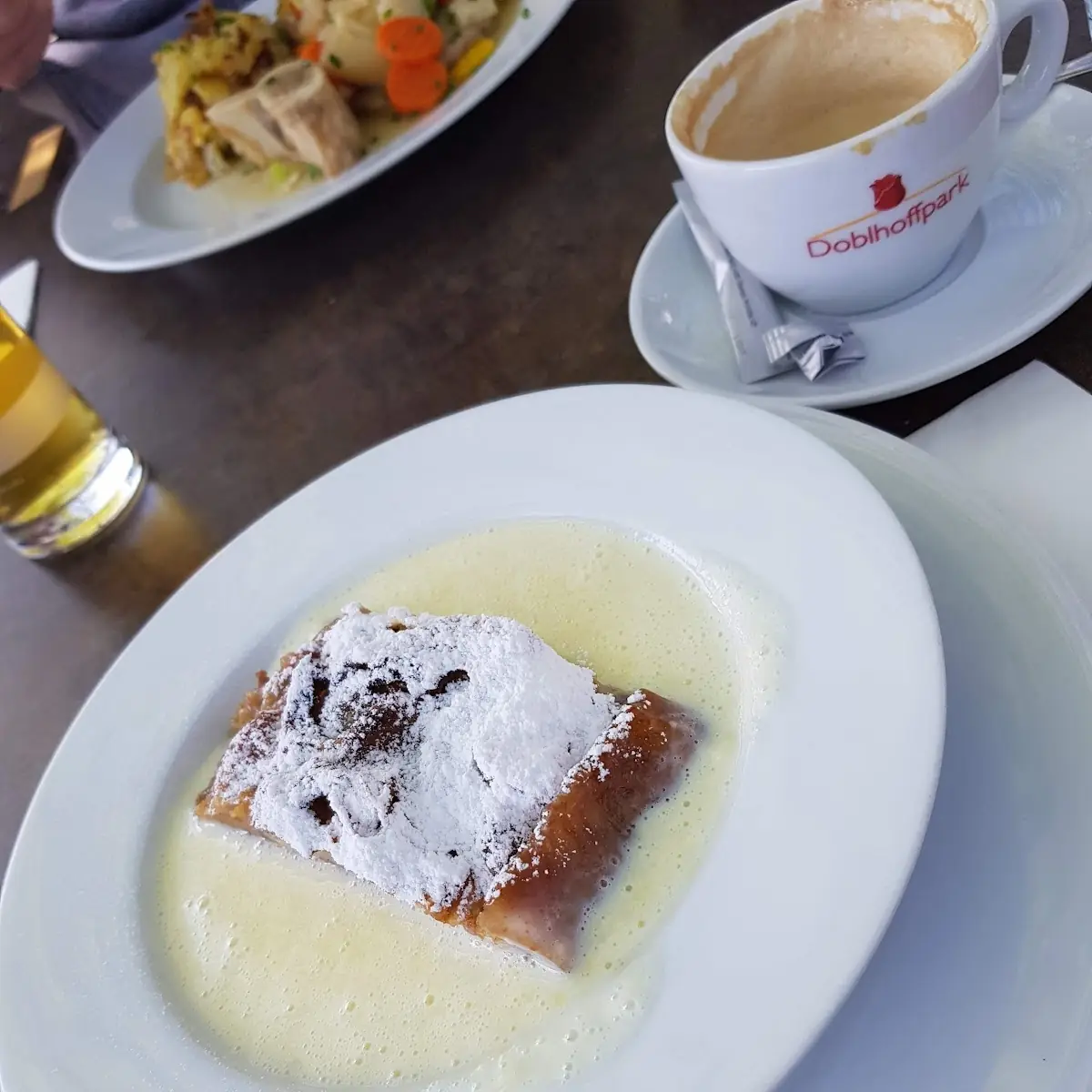 Apfelstrudel Mit Vanillesosse