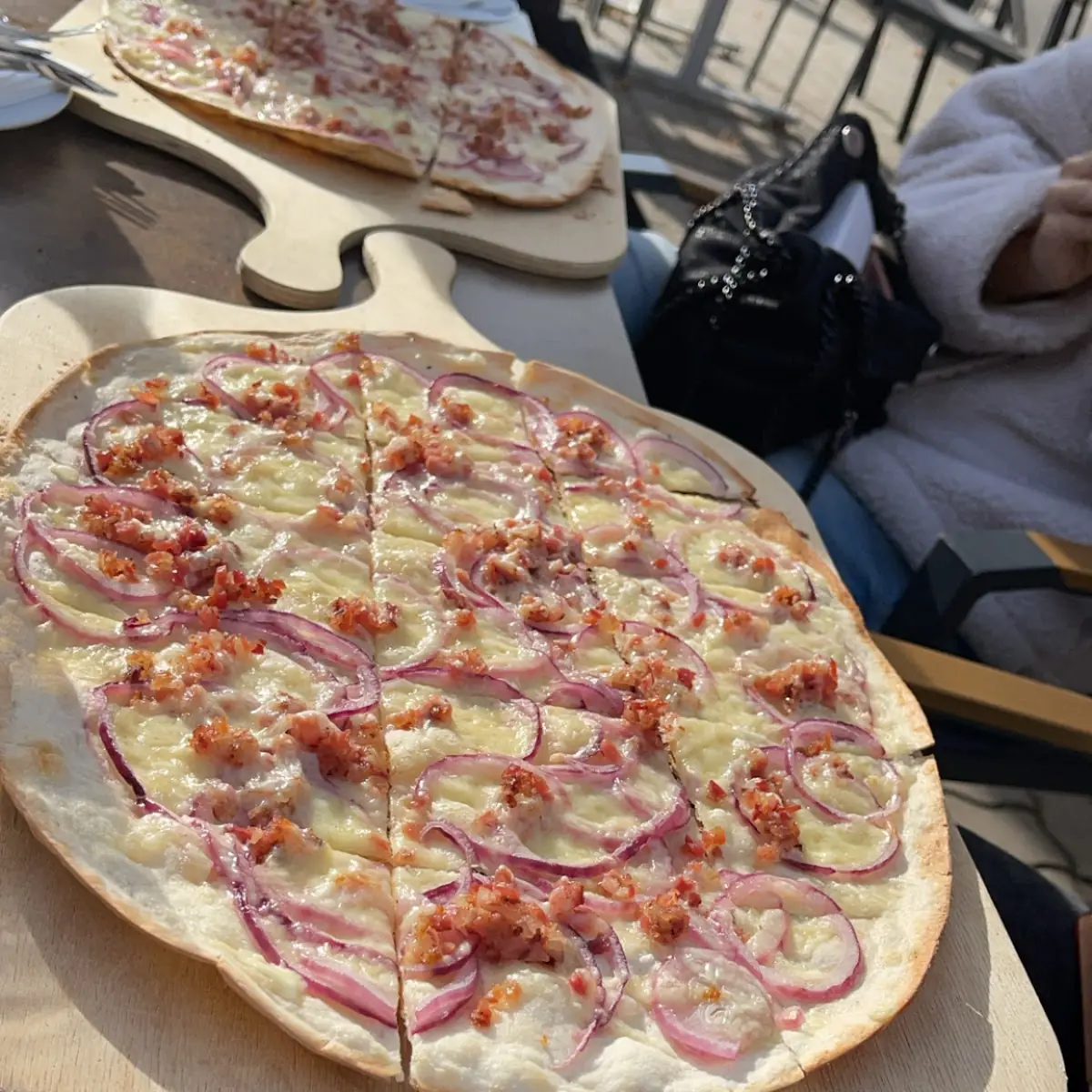 Flammkuchen Mit Speck Und Zwiebel