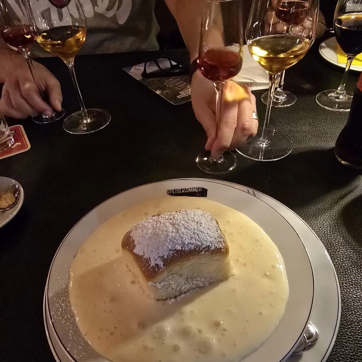 Buchtel Mit Vanillesauce