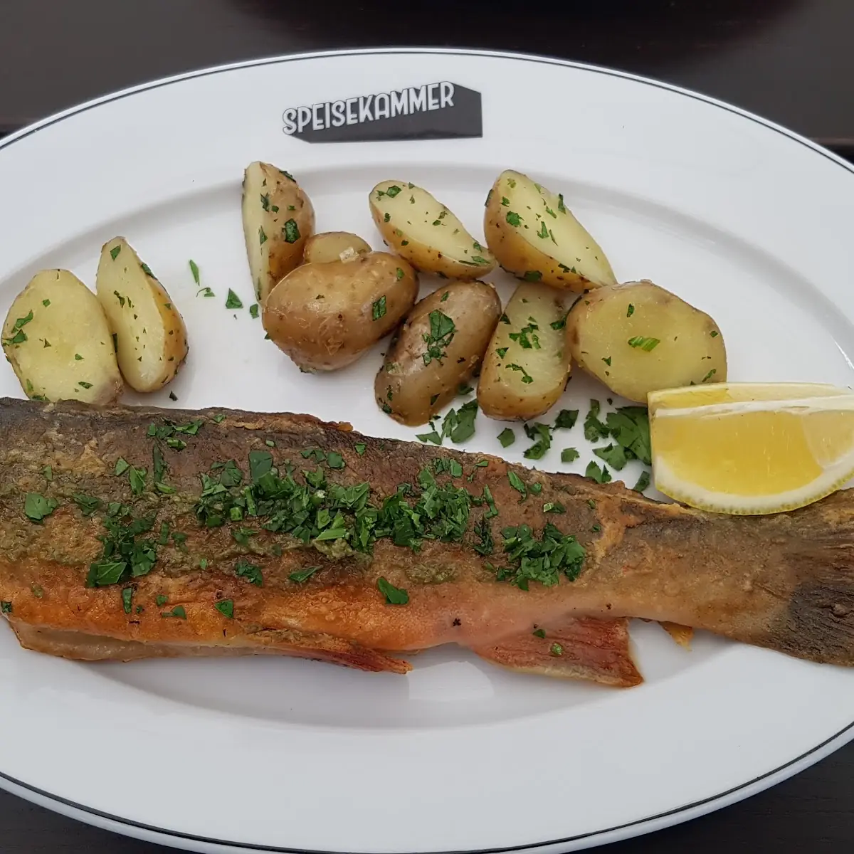 Saibling Mit Butterkartoffeln