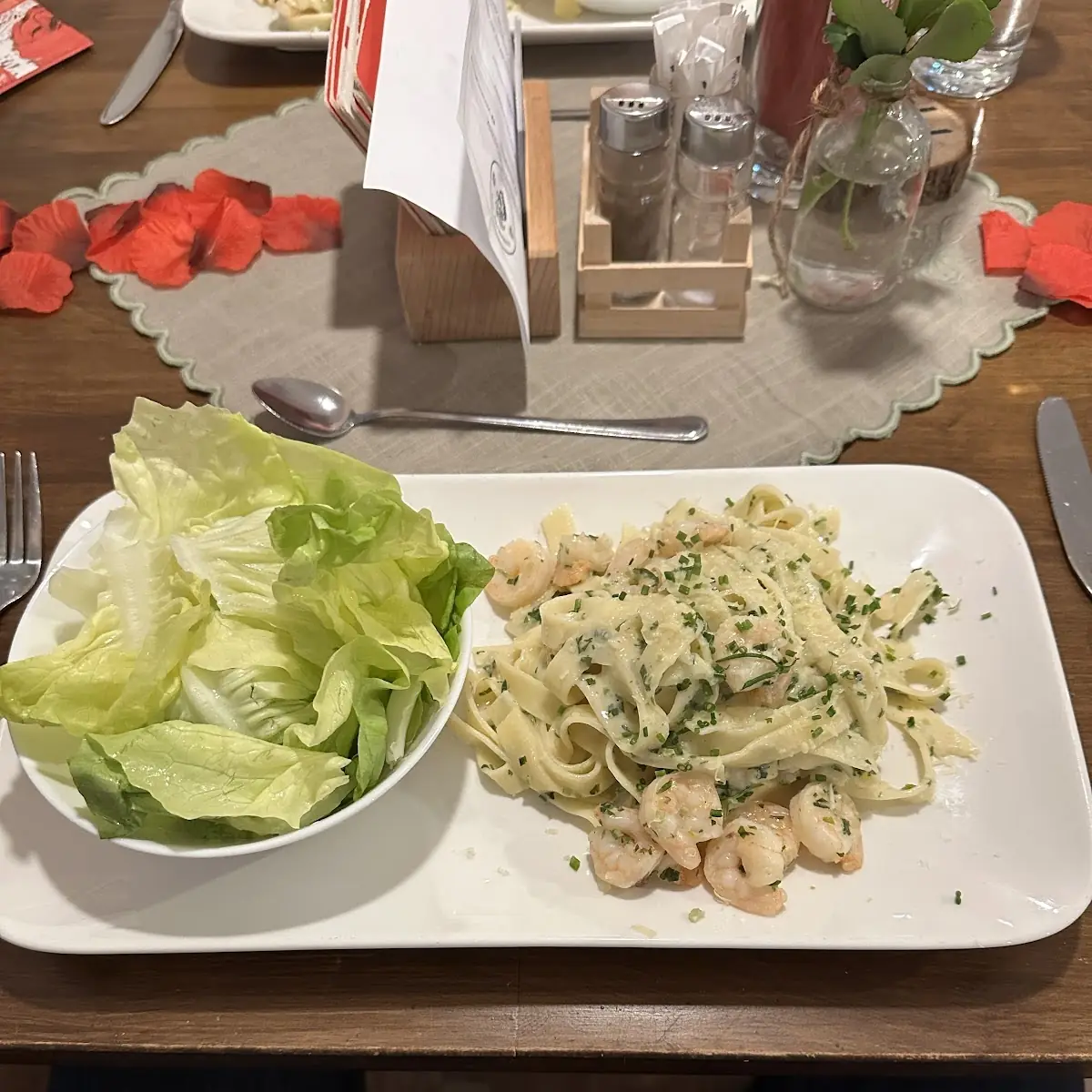 Tagliatelle In Oberssoße Mit Garnelen
