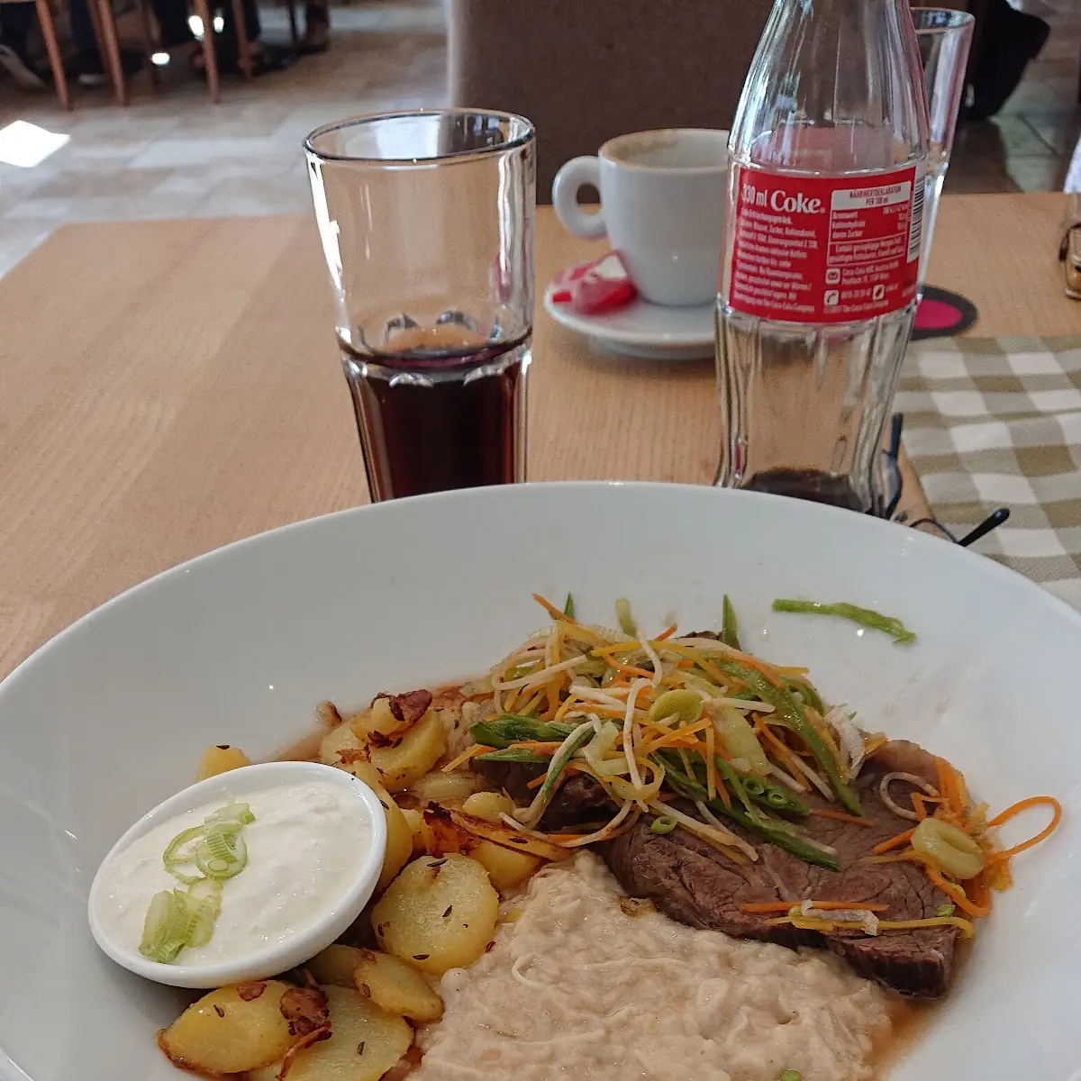 Tafelspitz Mit Kartoffeln Und Bayrischkraut Mit Meerrettichdip