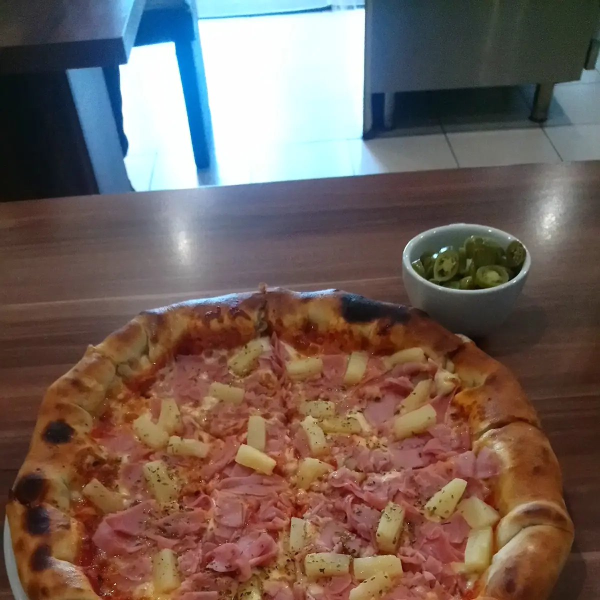 Pizza Hawai Mit Käserandfüllung