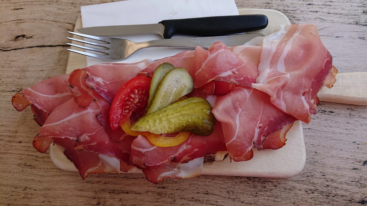 Schinkenbrot Mit Gelundenem Käse Drunter