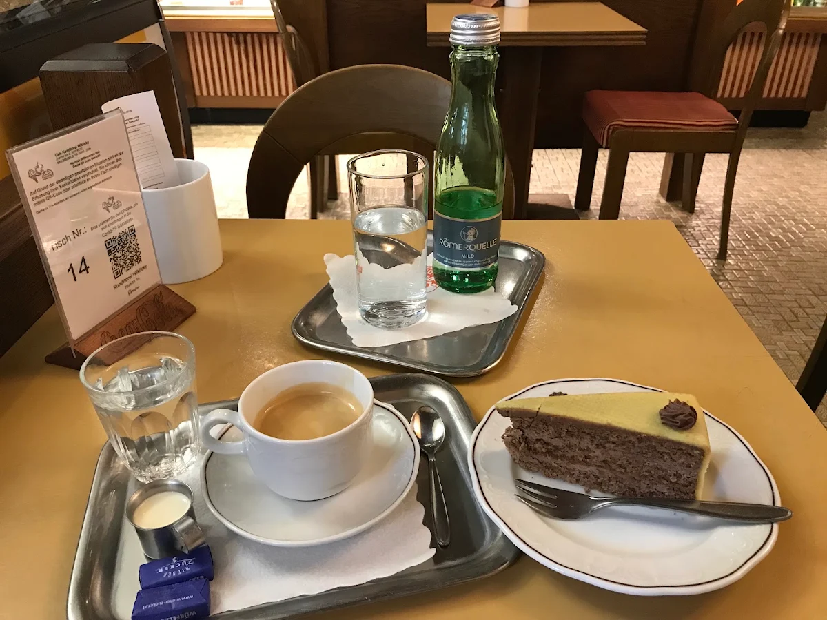 Großer Brauner Julia Torte Mineral