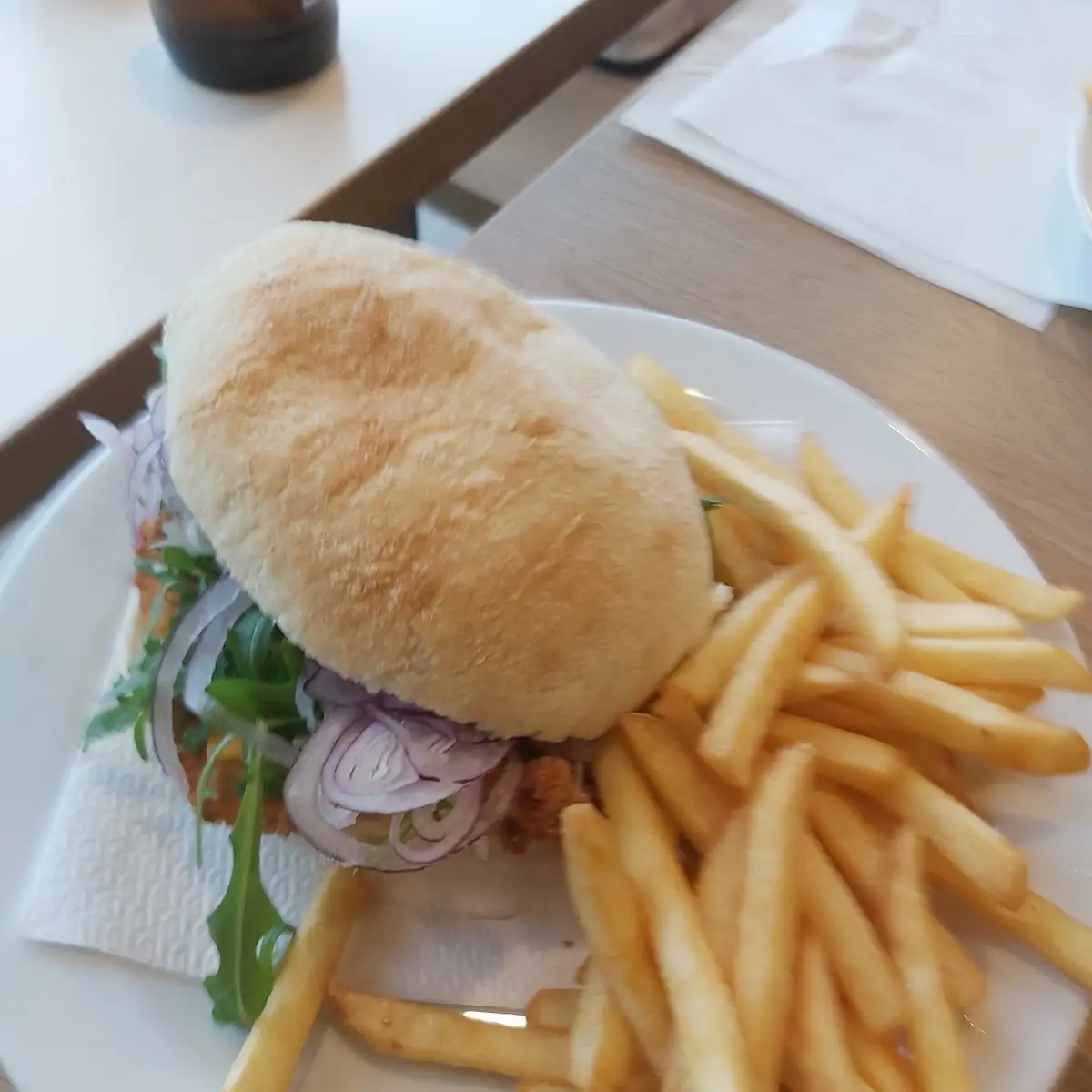 Burgerschnitzel Mit Pommes
