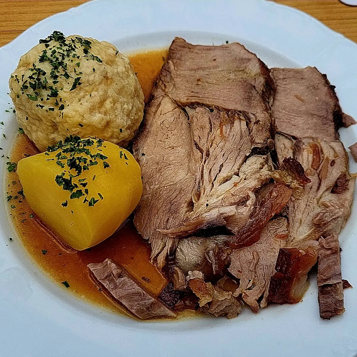 Schweinebraten Mit Knödel