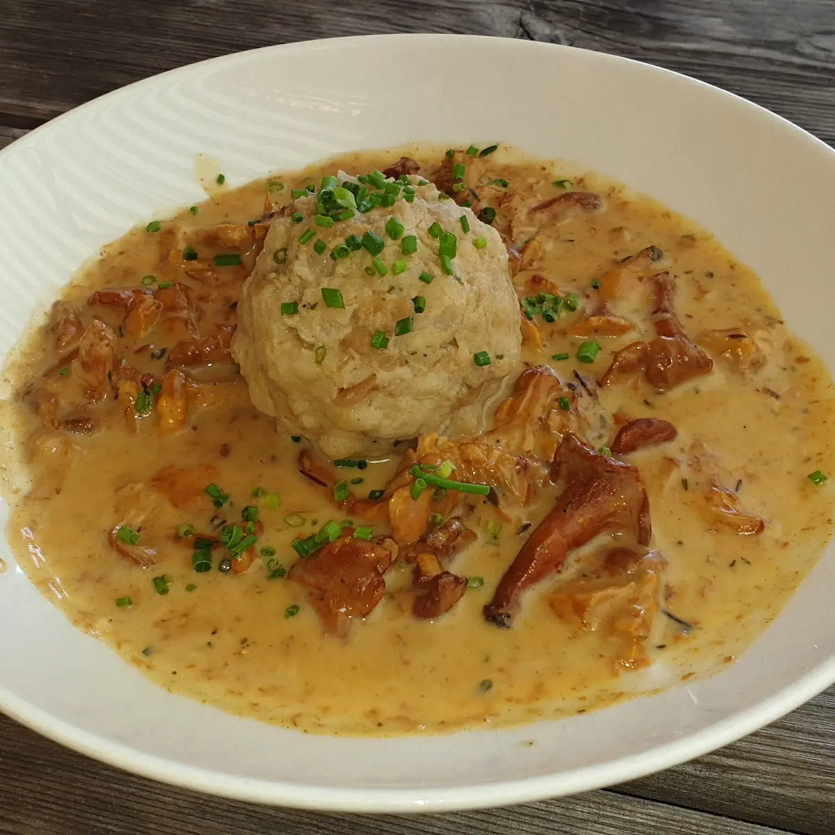Eierzwamerl Gulash Mit Knödel