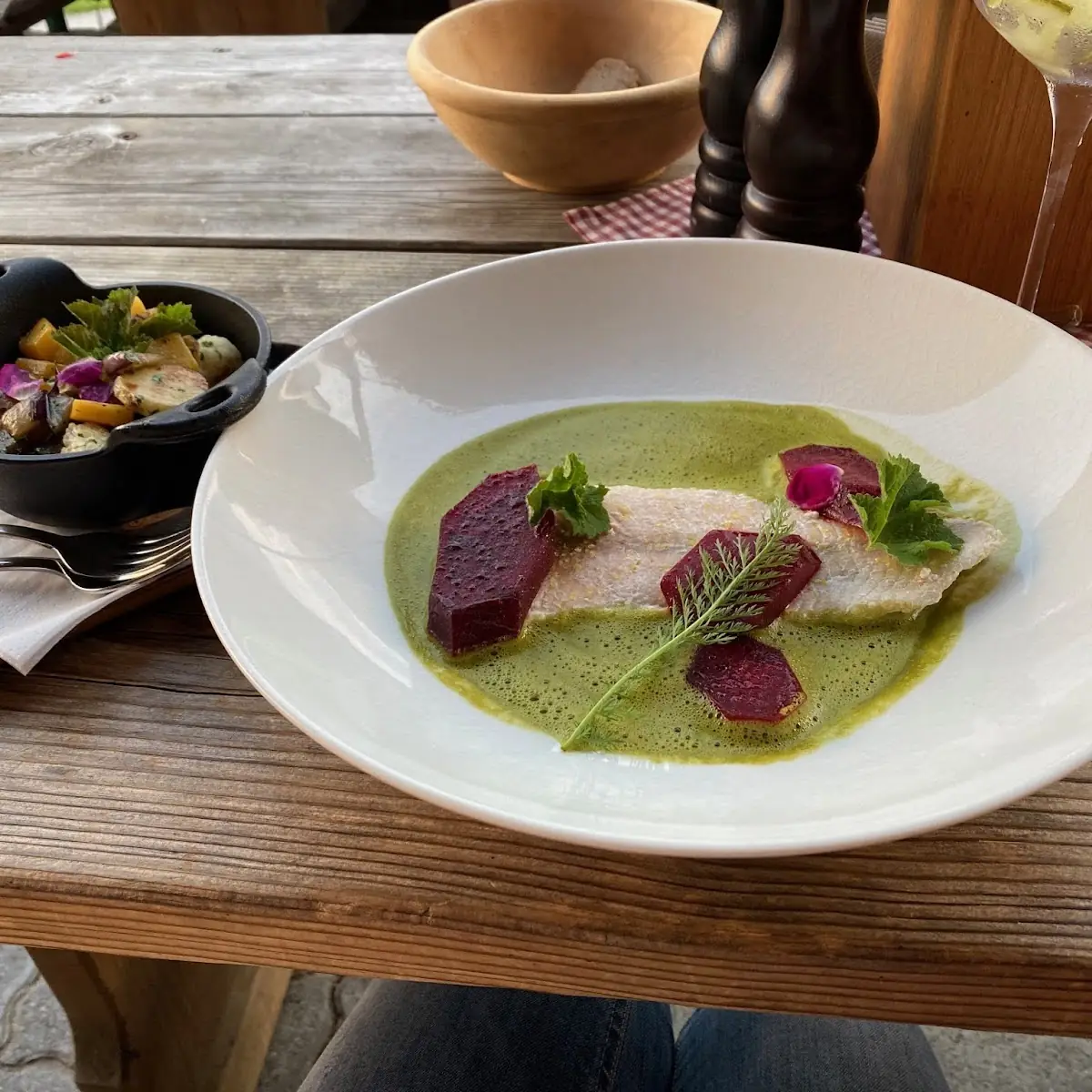 Fischfilet Auf Rucolaschaum Mit Rohnen