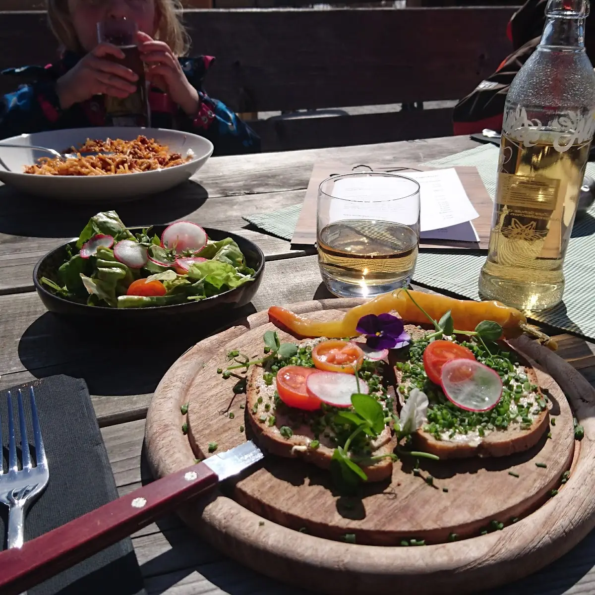 Kräuterstulle Mit Frischem Beilagensalat