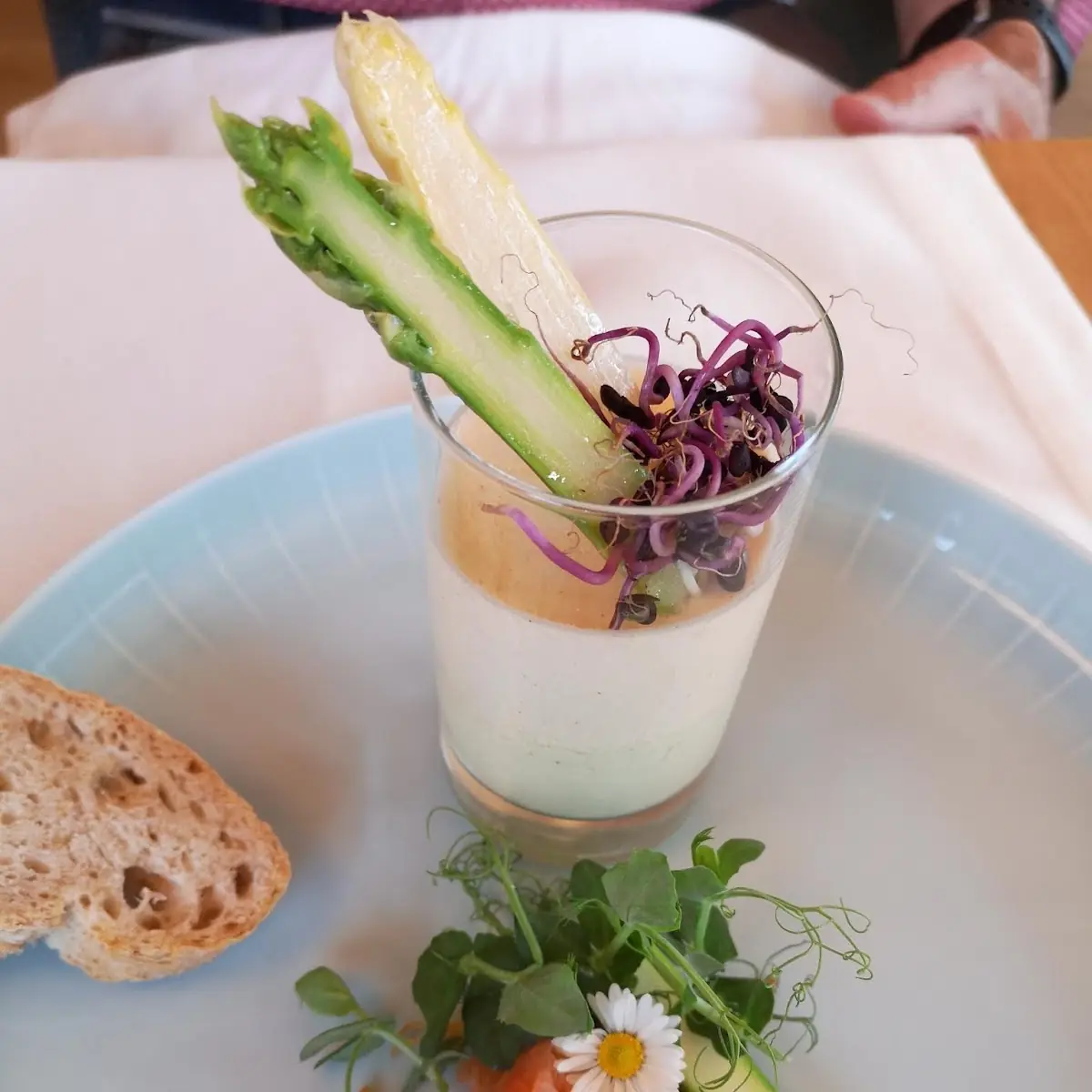 Panna Cottva Vom Weißen Und Grünen Spargel