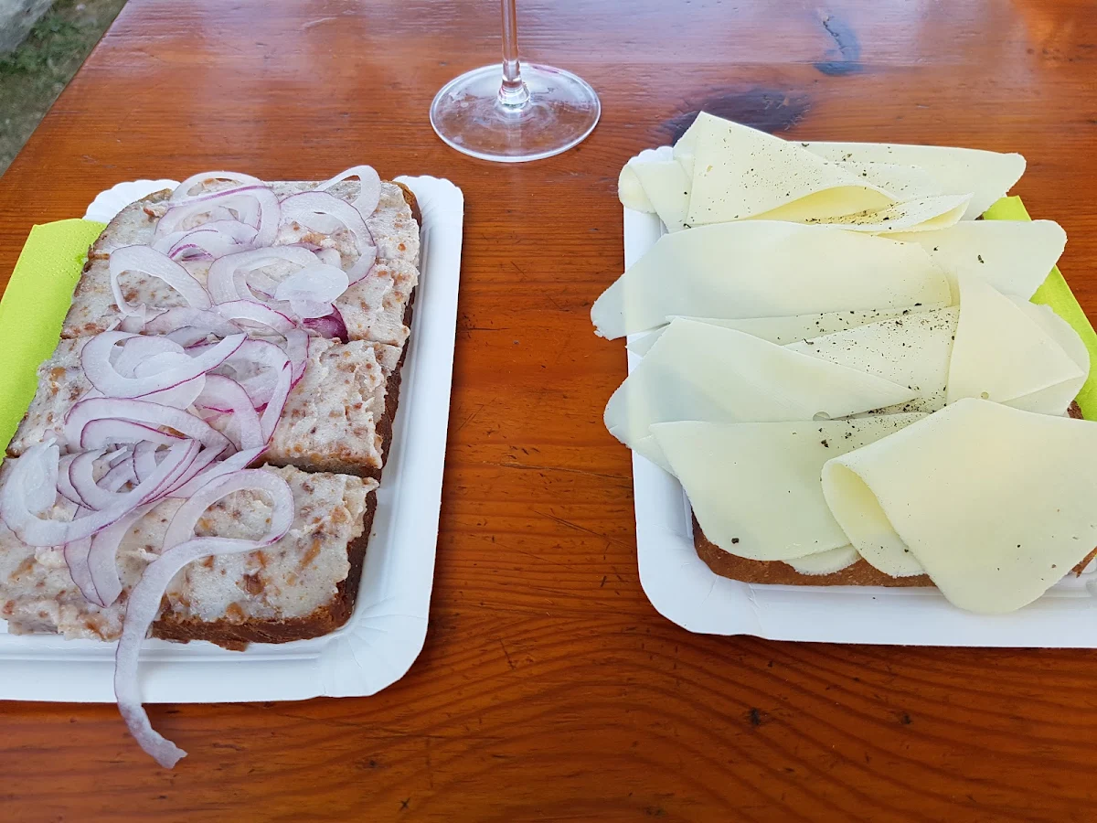 Grammelschmalzbrot Und Käsebrot