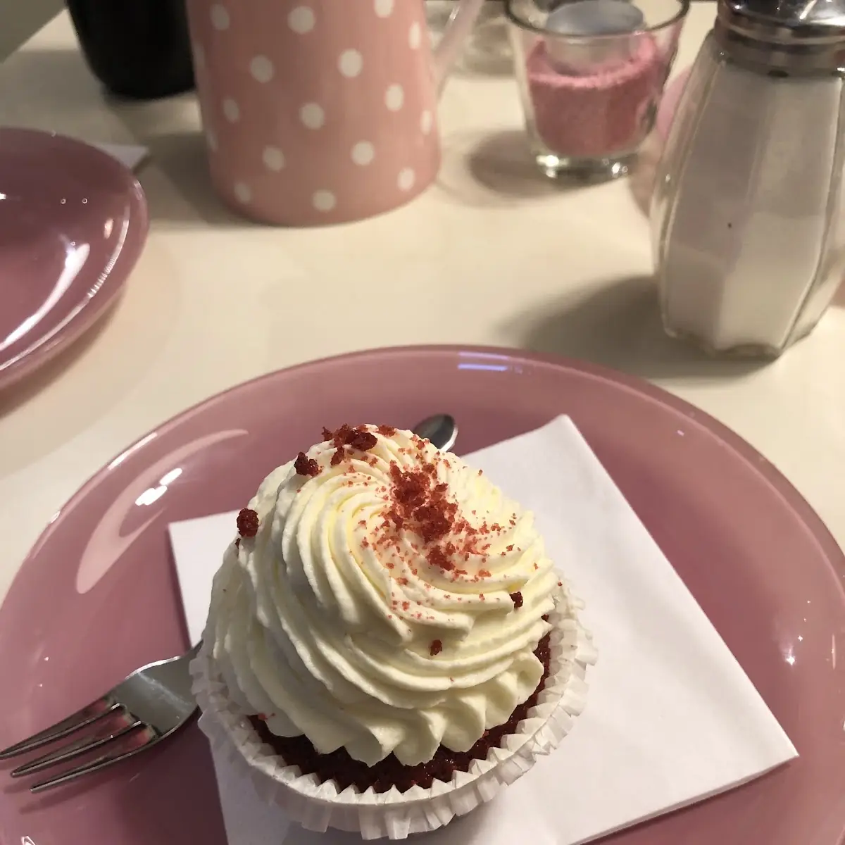 Vanillekipferl Cupcake Vorne Weiße Schokolade Hinten