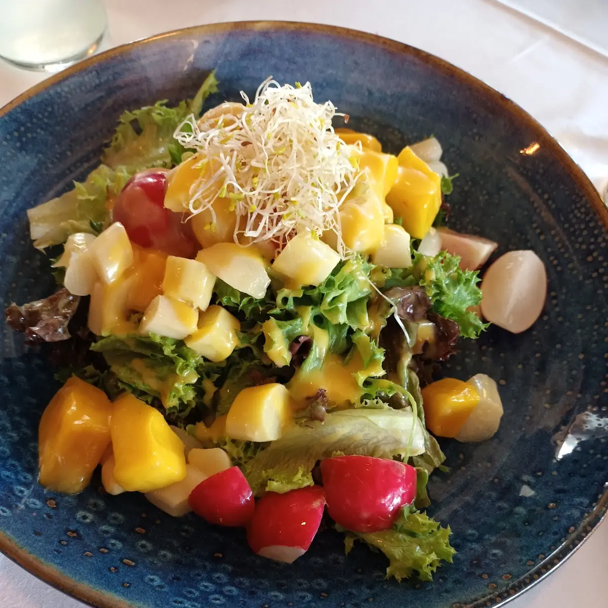 Frühlingssalat Mit Mangodressing