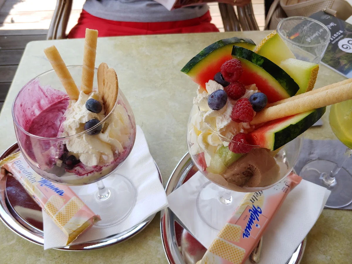 Fruchtbecher Und Hausbecher