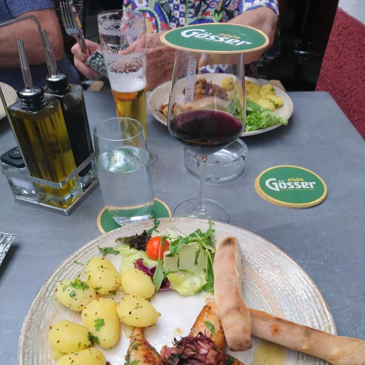 Gegrillte Calamari Mit Butterkartoffeln Und Ofenwarmen Chiabattastangen