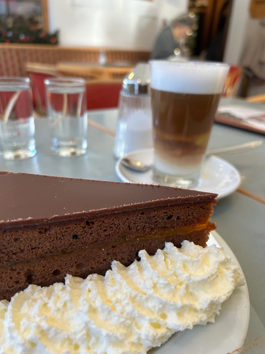 Sacher E Latte Macchiato