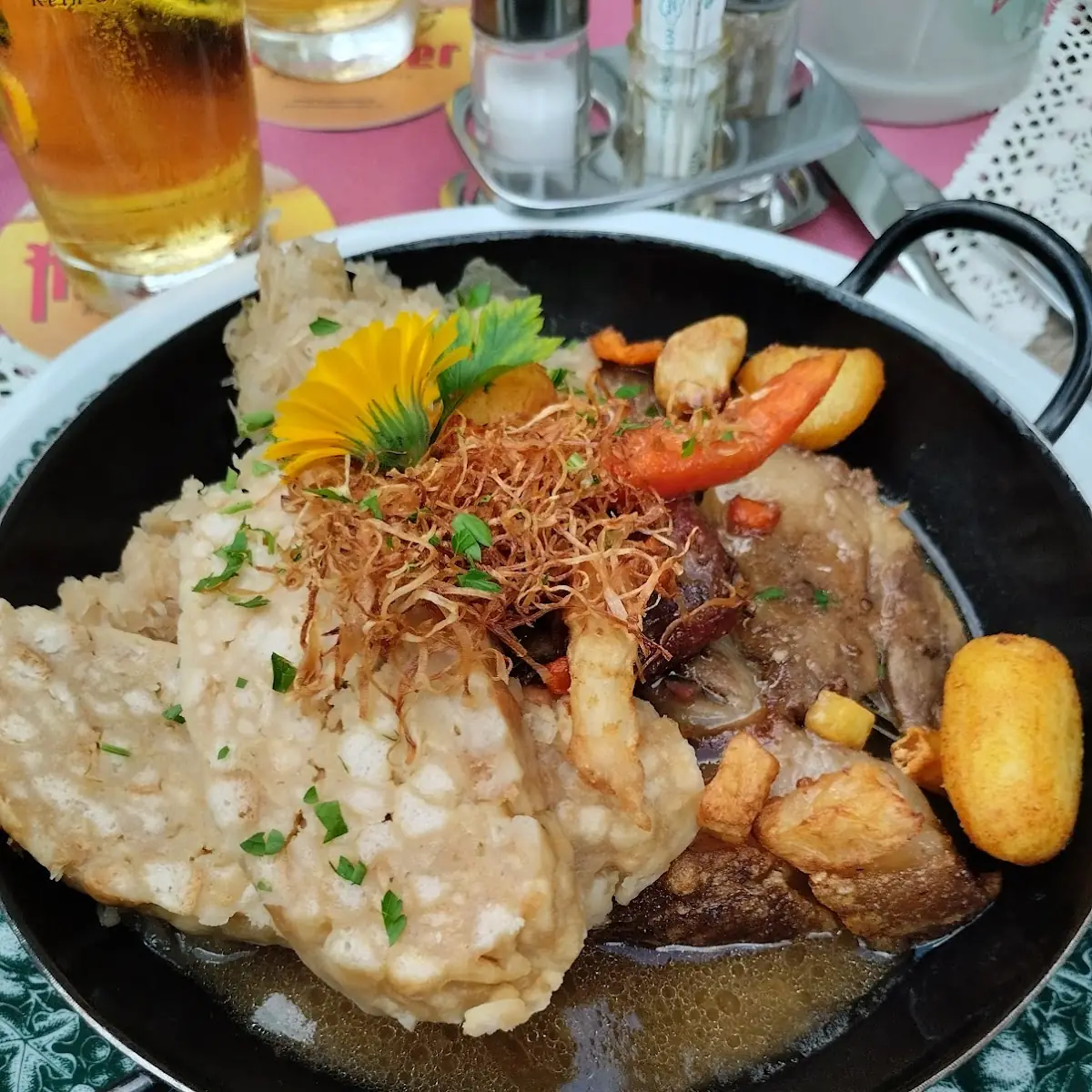 Schweinebraten Mit Knödel Und Kraut