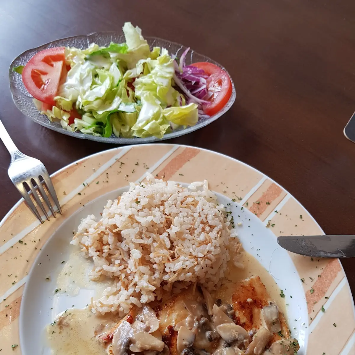 Hühnerfilet Mit Reis Und Champignonsousse