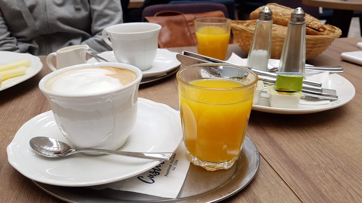 Cappuccino Und Orangensaft