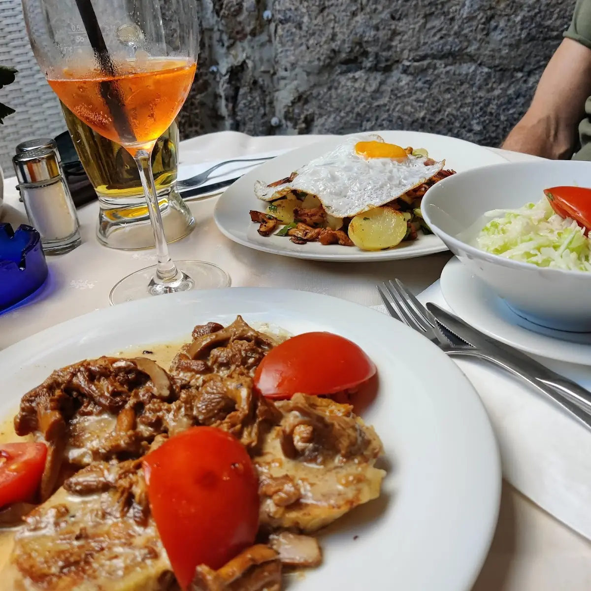 Geröstete Knödel Mit Pfifferlingen Und Gröschtl Mit Pfifferlingen