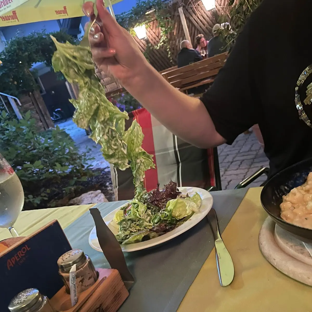 Käsespätzle Mit Zwiebeln Und Salat Aber Das War Alles Andere Als Richtige Käsespätzle