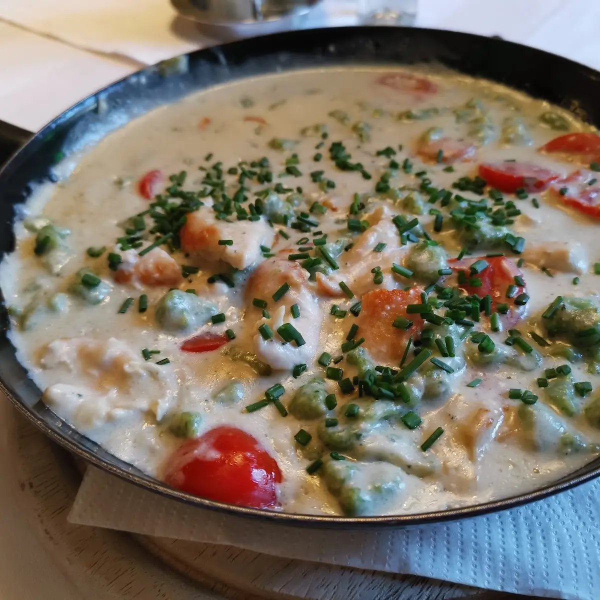 Spätzle Mit Hendl In Rahmsosse