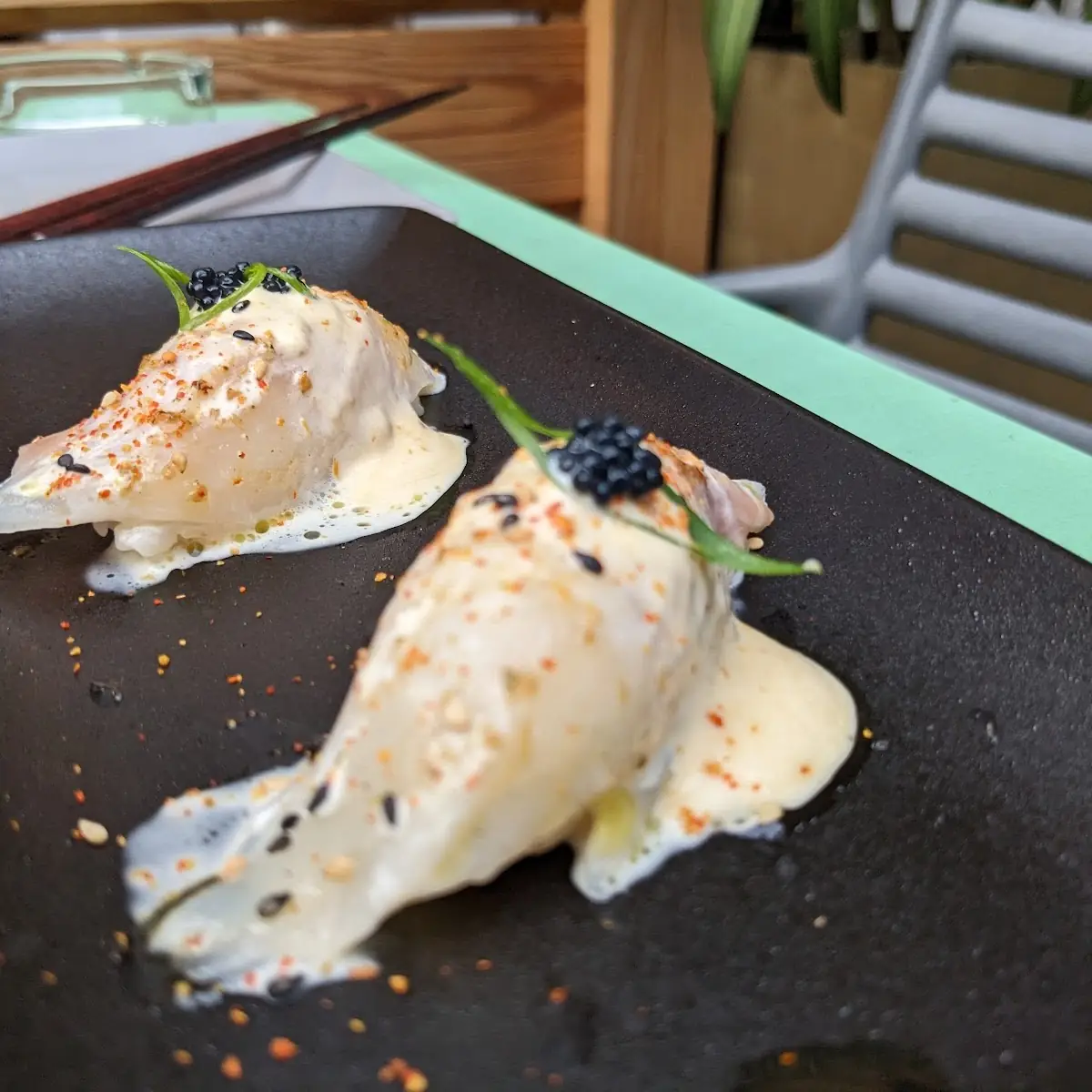 Nikkei Nigiri Mit Wolfsbarsch-filet