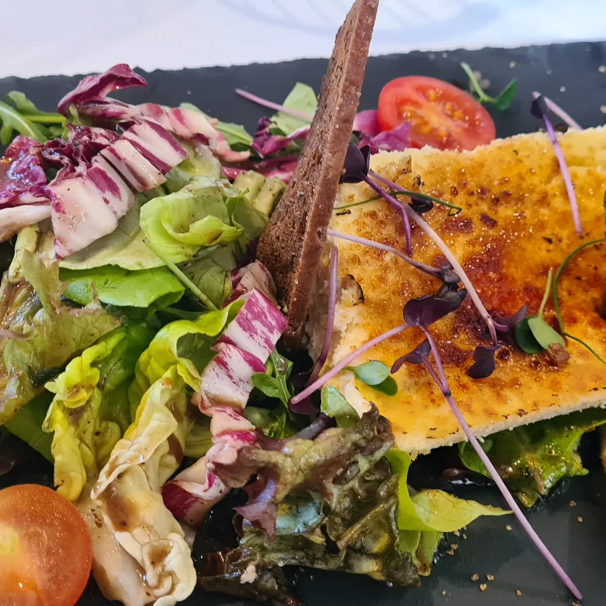 Gegrillter Schafkäse