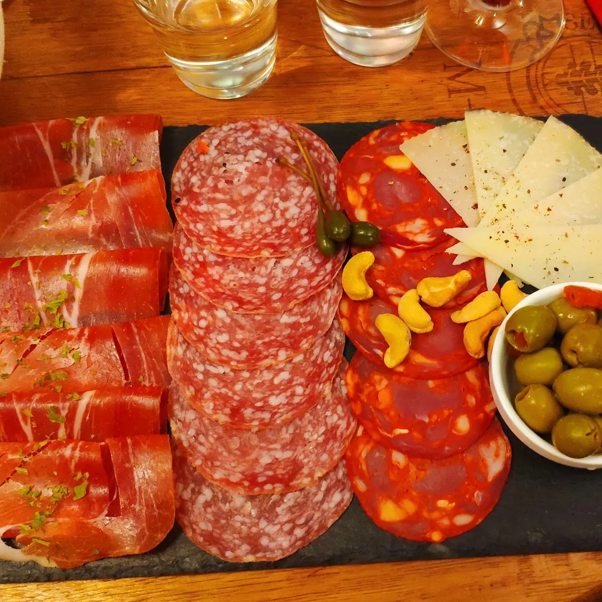 Kalte Platte Mit Salami Und Käse