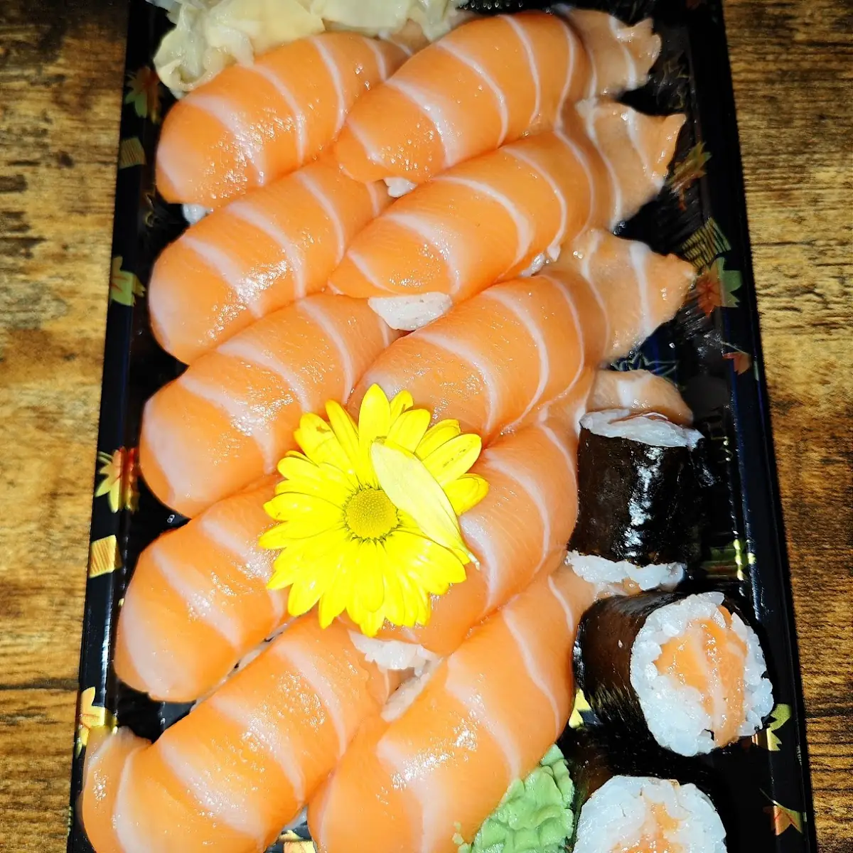 Sake Sushi Groß