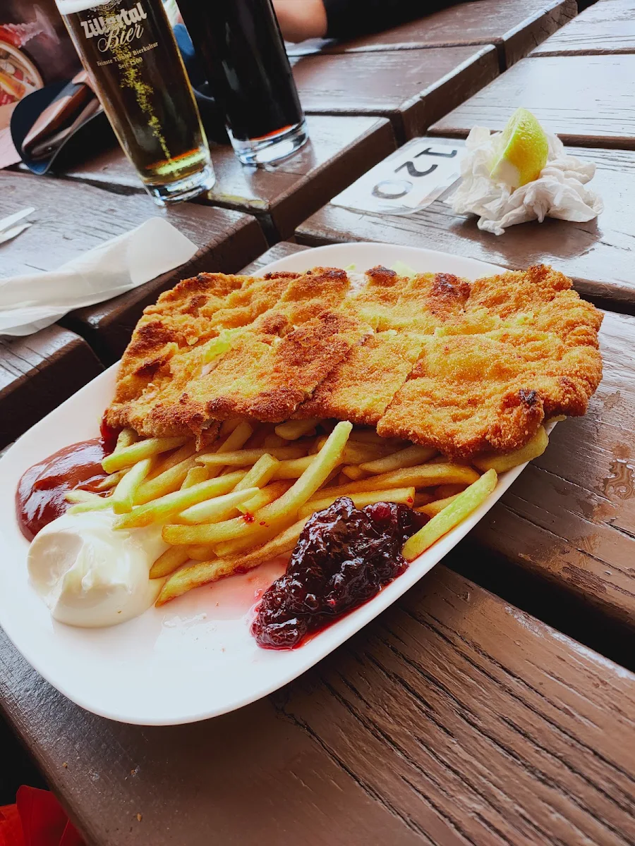 Wiener Schnitzel Mit Pommes
