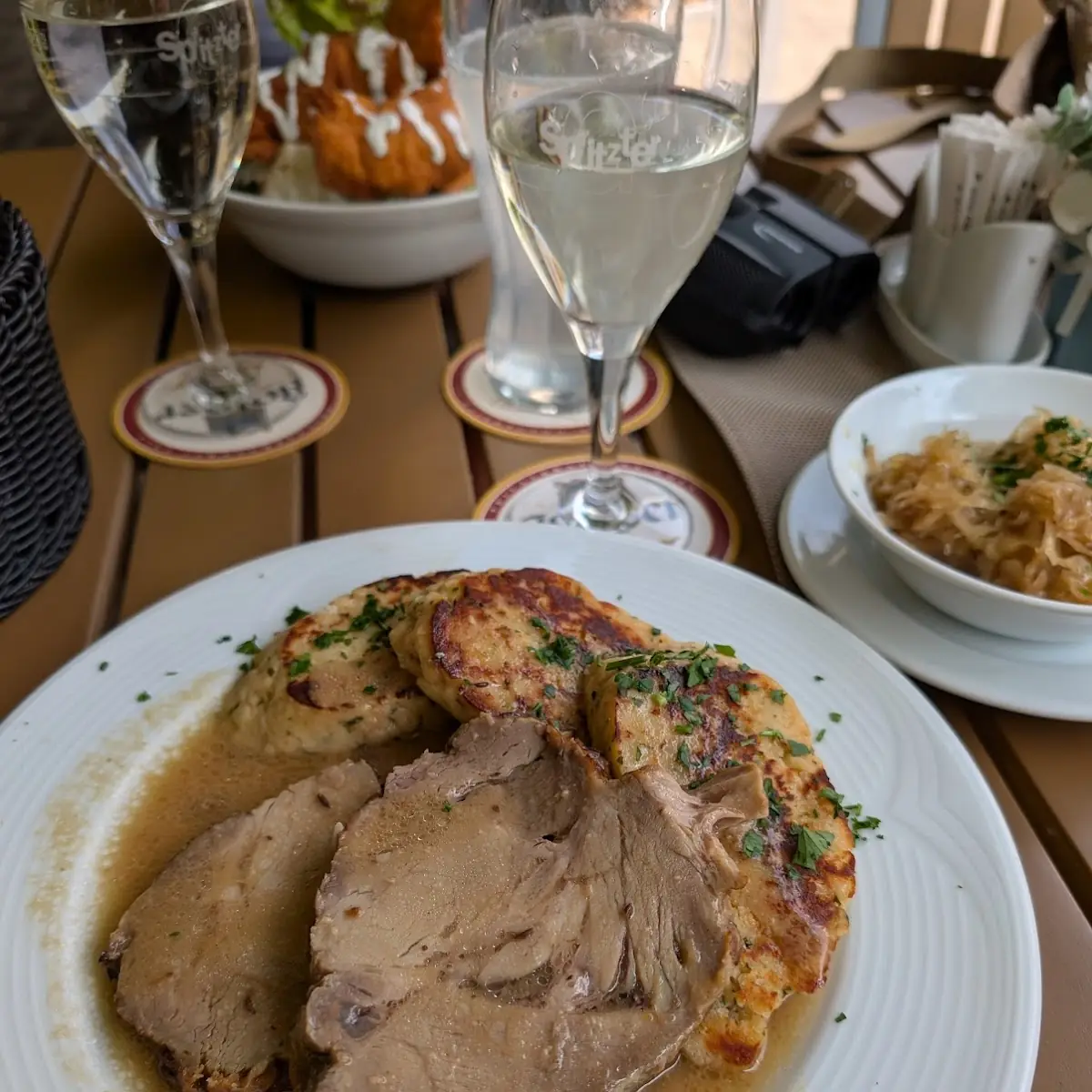 Schweinebraten Mit Serviettenknödel