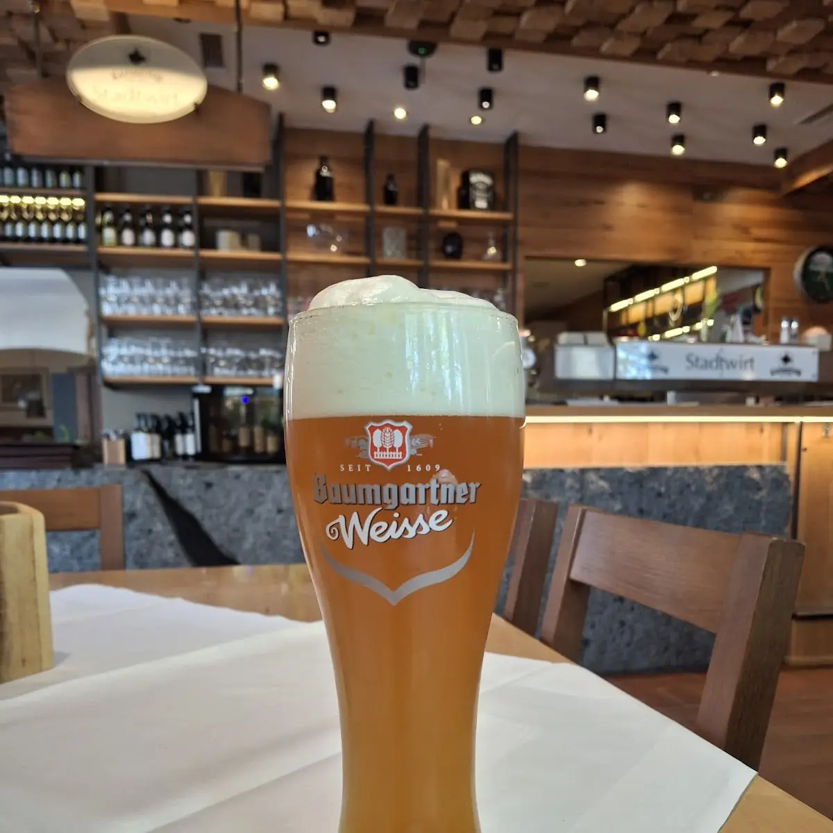 Helles Weißbier Frisch Gezapft