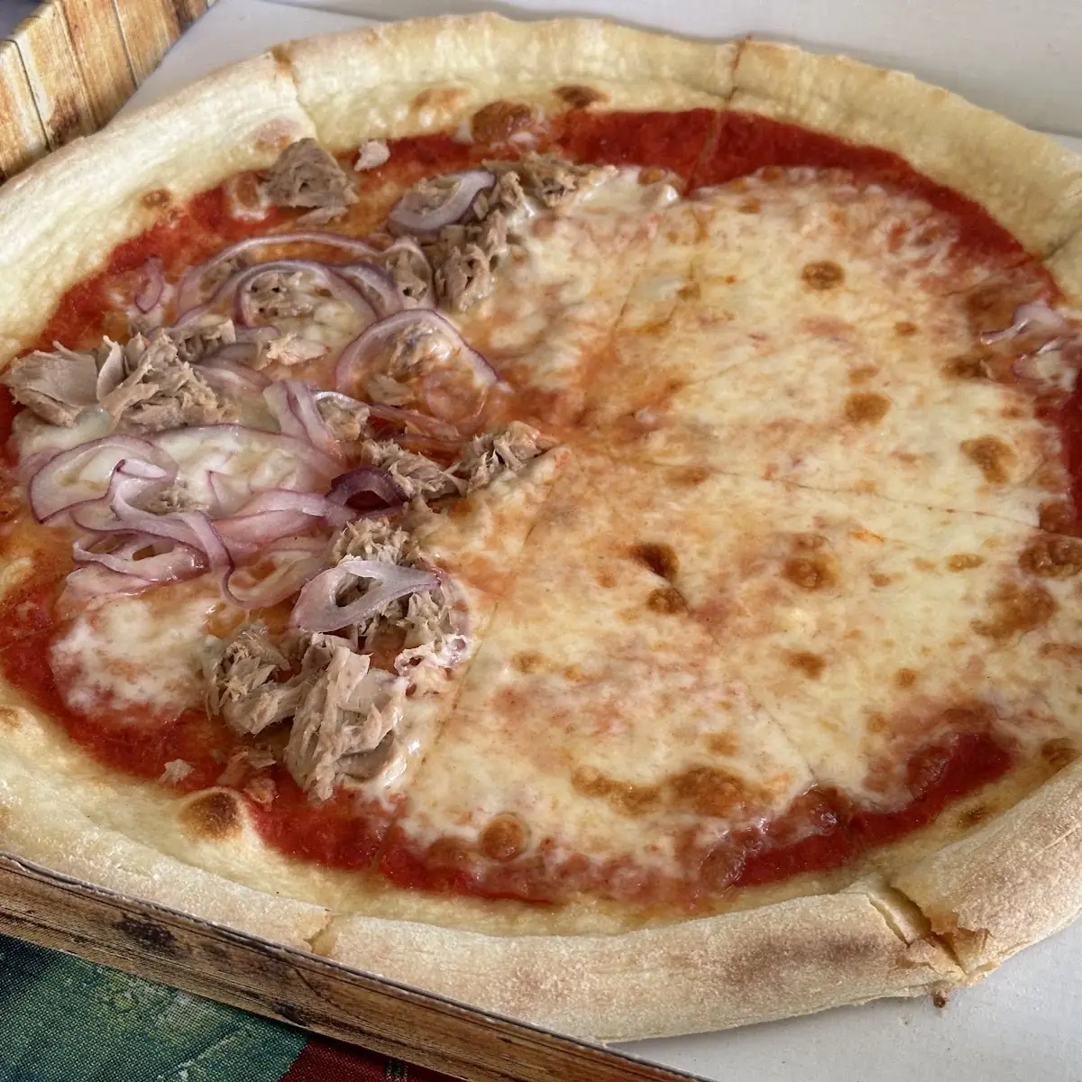 Pizza Tunfisch