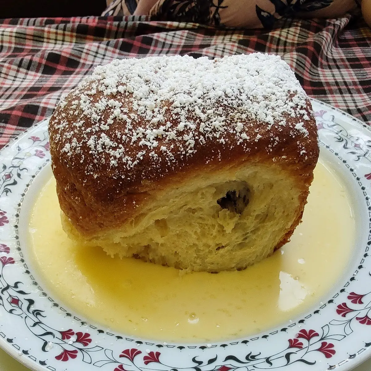 Buchtel Mit Powidl Und Vanillepudding