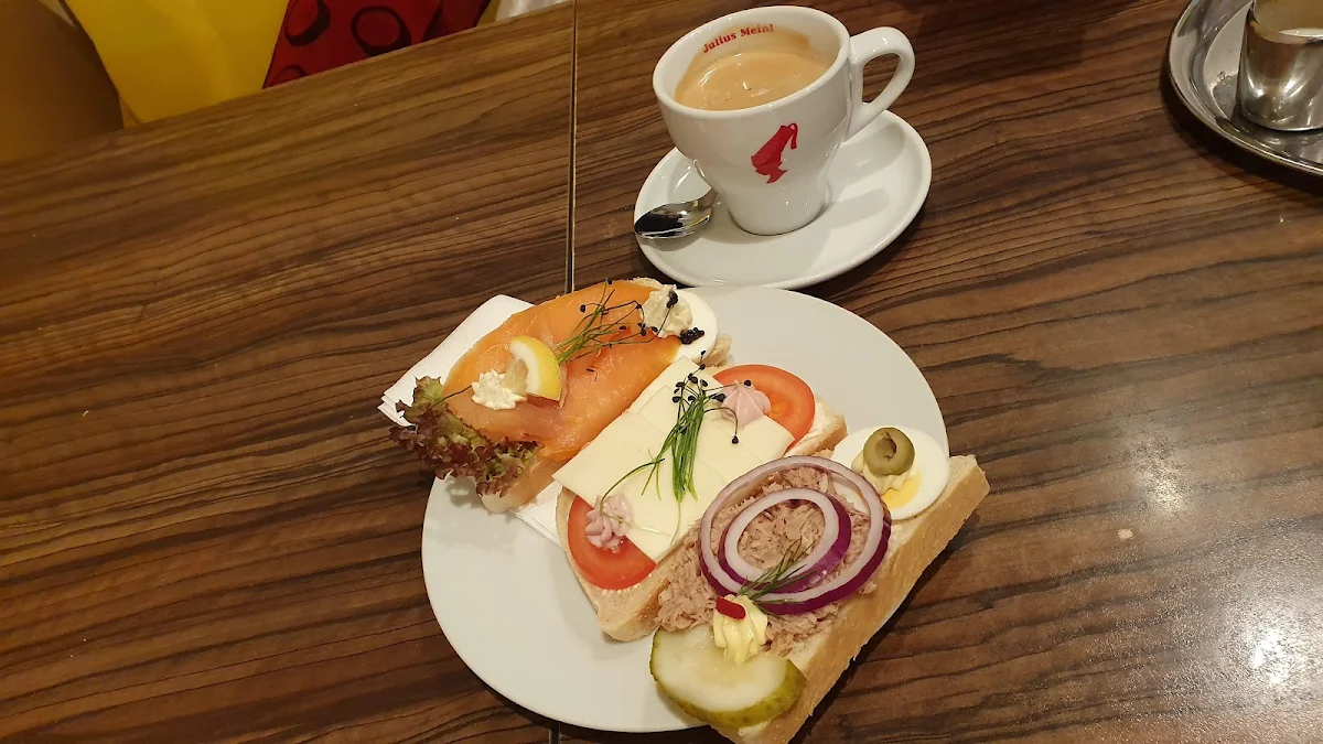 Verschiedene Belegte Brötchen Und Verlängerter