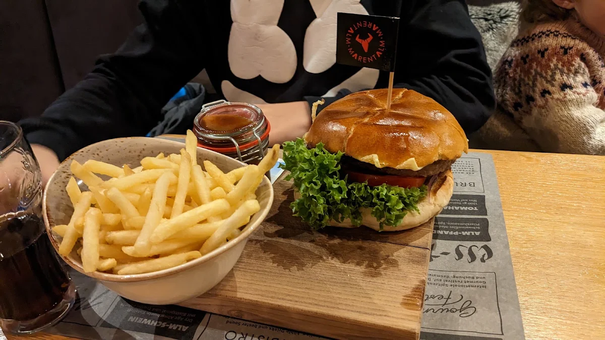 Burger Mit Pommes