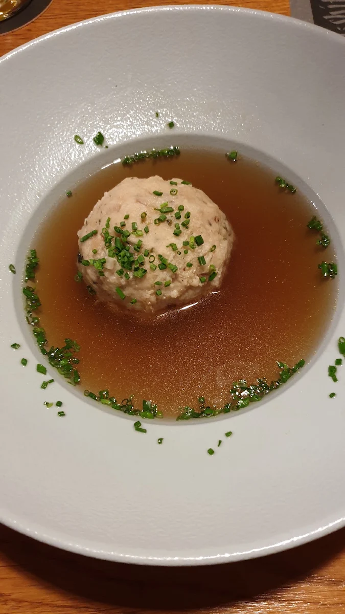 Rinderkraftbrühe Mit Tiroler Speckknödel