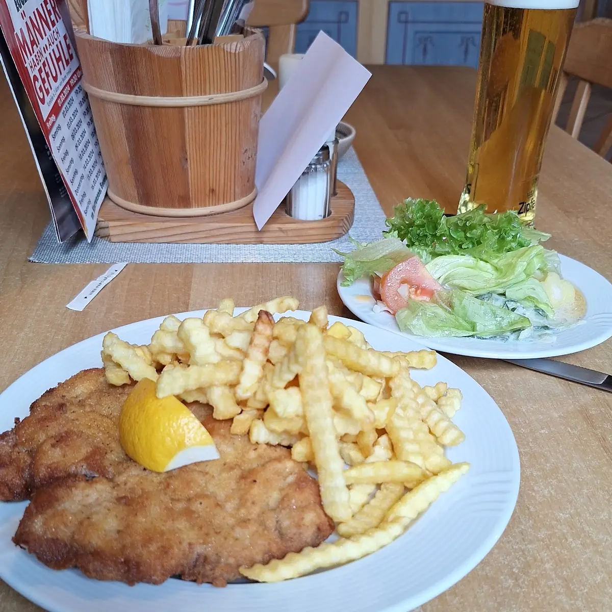 Cordon Bleu Vom Schwein Mit Pommes & Salat