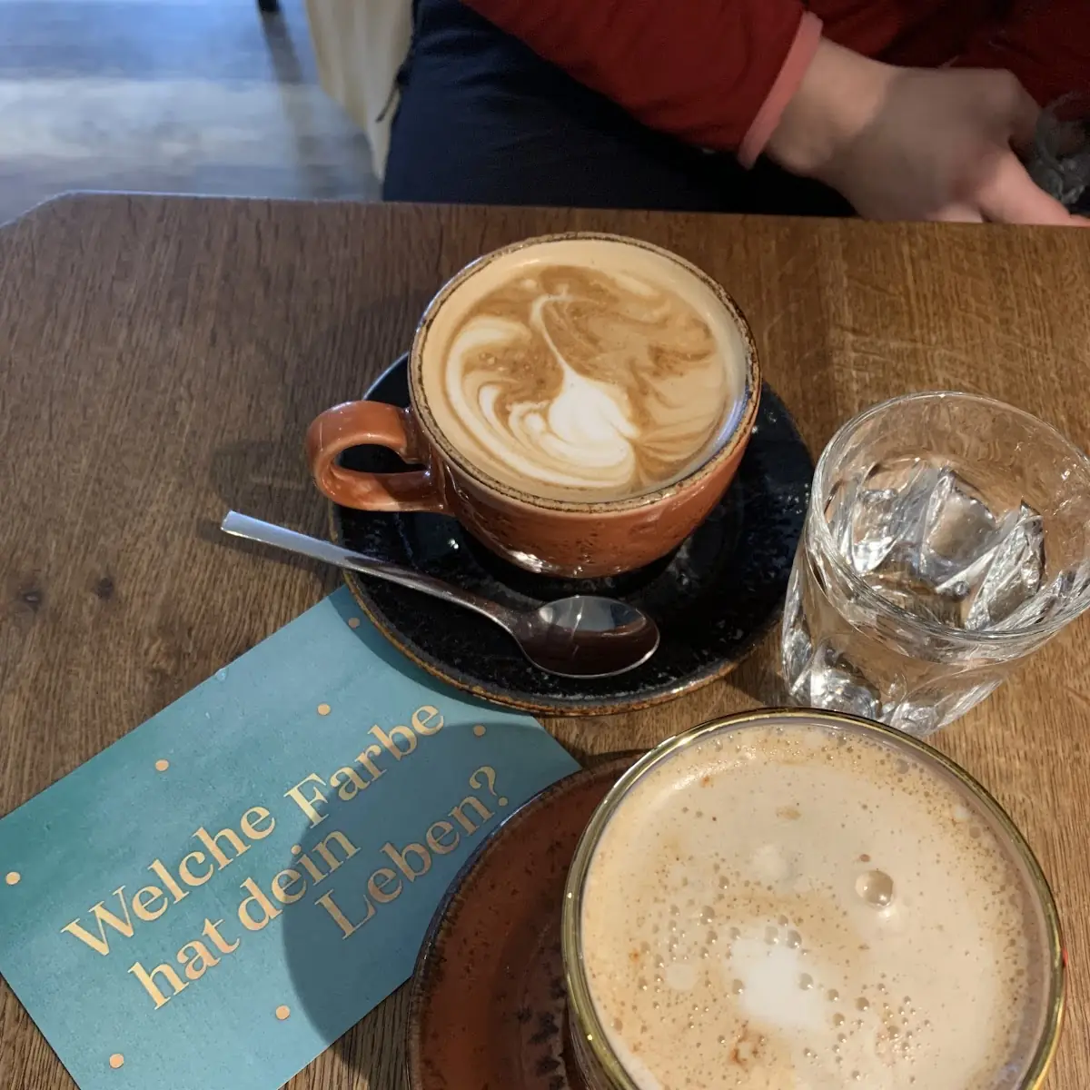 Cappuccino Und Chai Latte