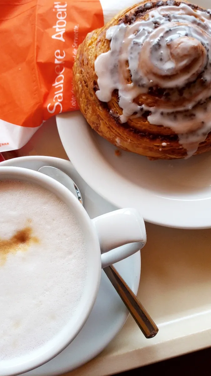 Cappuccino & Nuss-schnecke