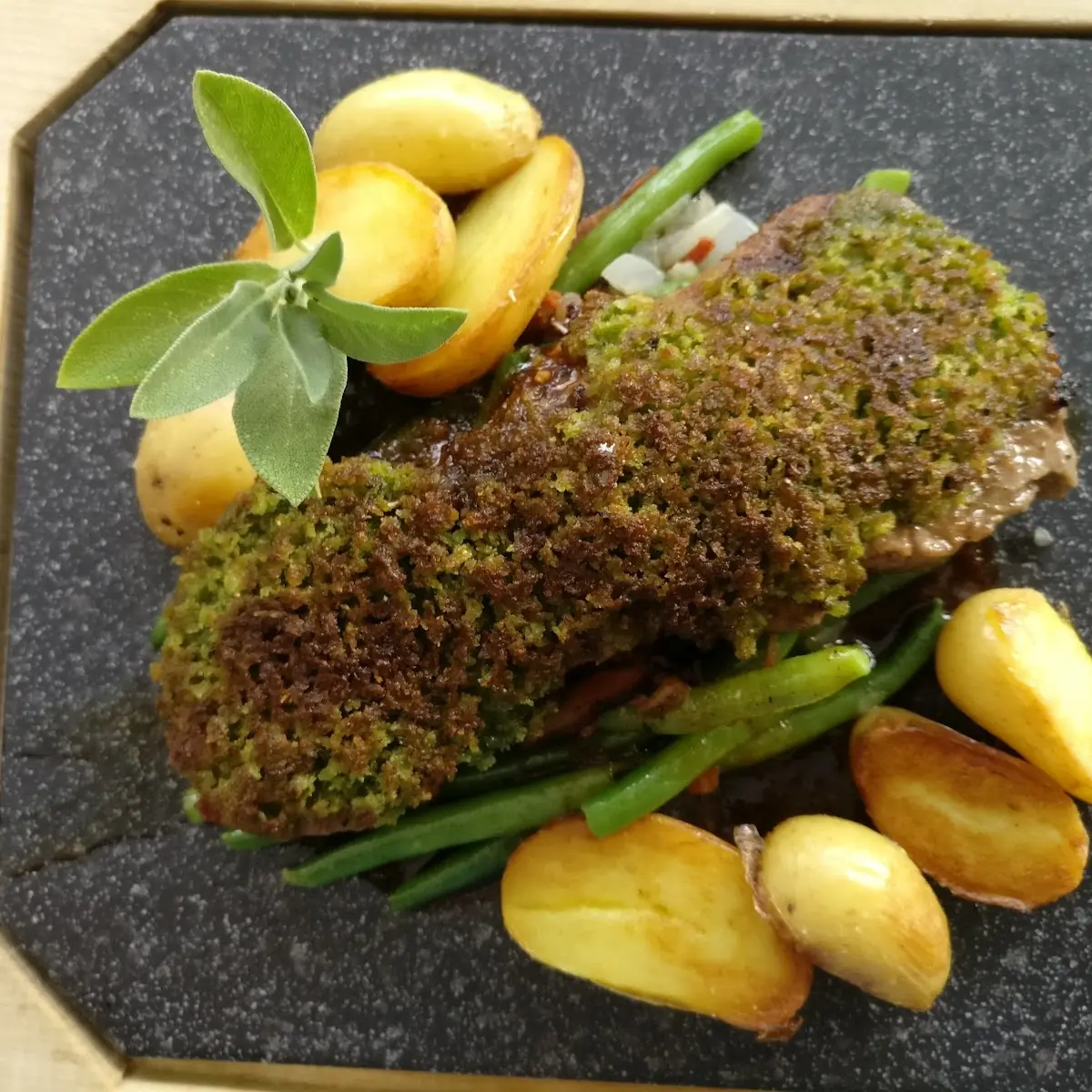 Rumpsteak In Kräuterkruste