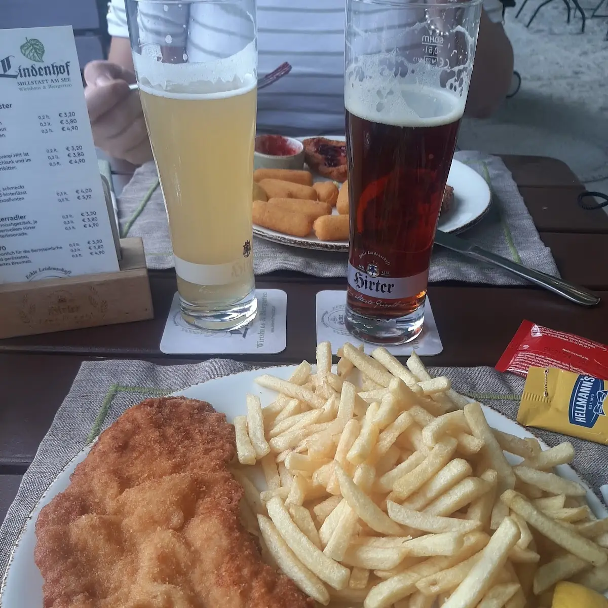 Wiener Schnitzel Von Kalbfleisch Mit Preiselbeeren