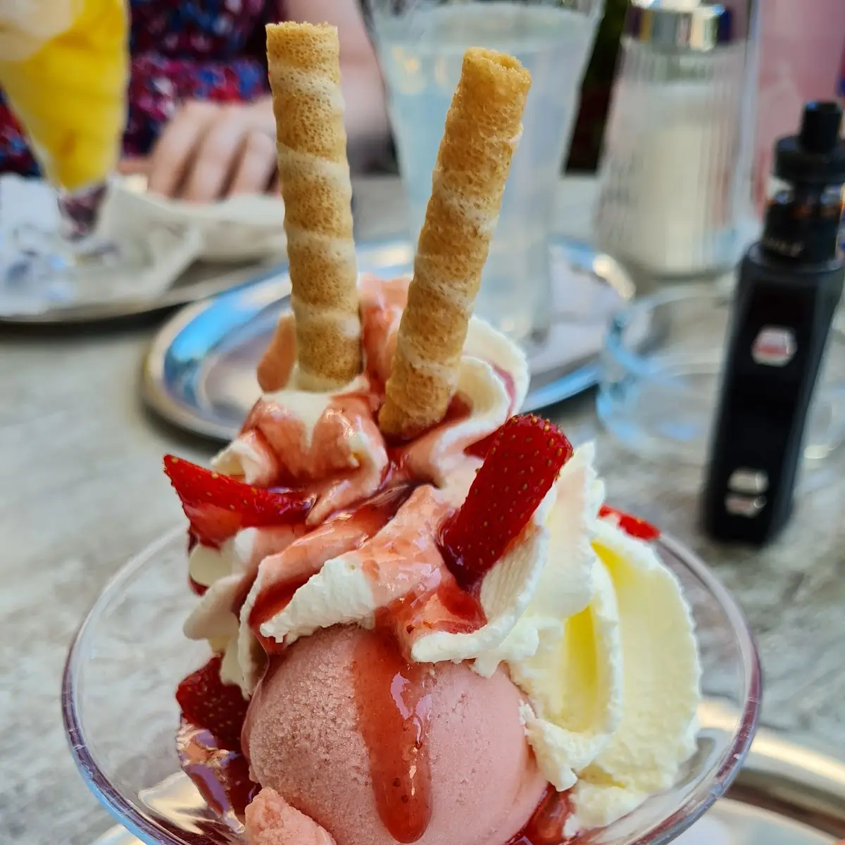 Erdbeerbecher
