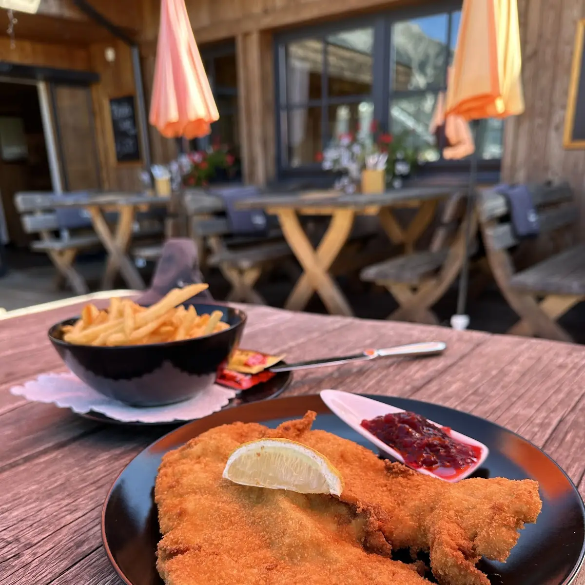 Schnitzel Wiener Art Mit Pommes