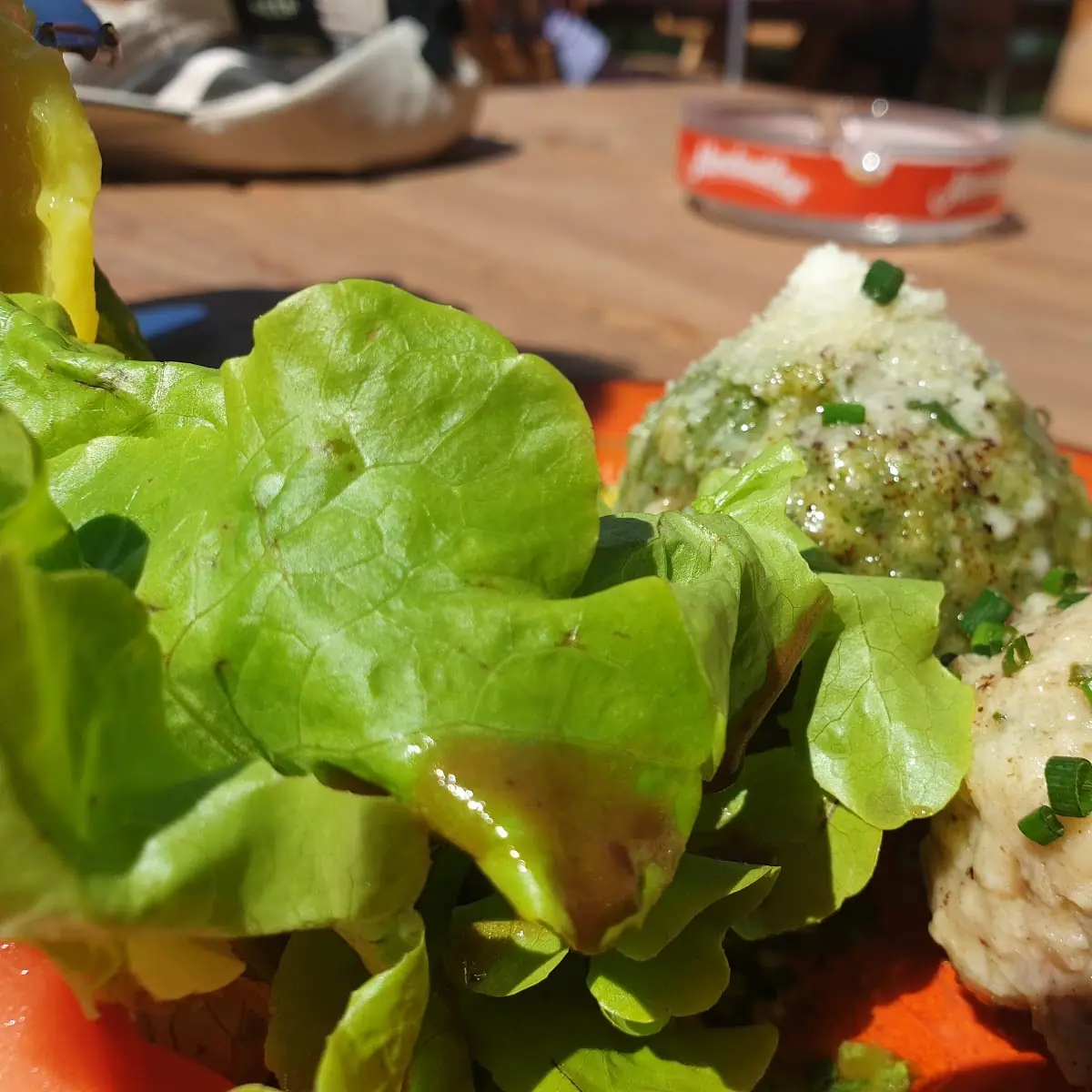 Speck Und Spinatknödel Mit Salat